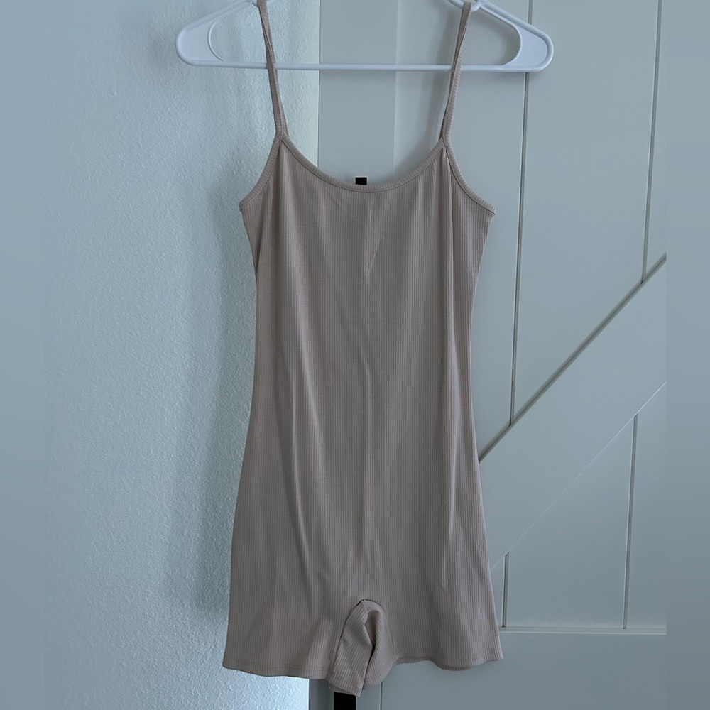 Beige Ribbed Tank Romper NWT - Picture 4 of 5